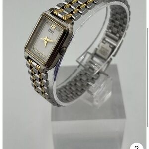 Seiko Quartz V401-5129 Two-Tone Ladies Watch